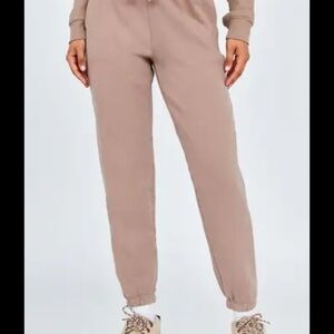 Aritzia tna boyfriend joggers size XS camel